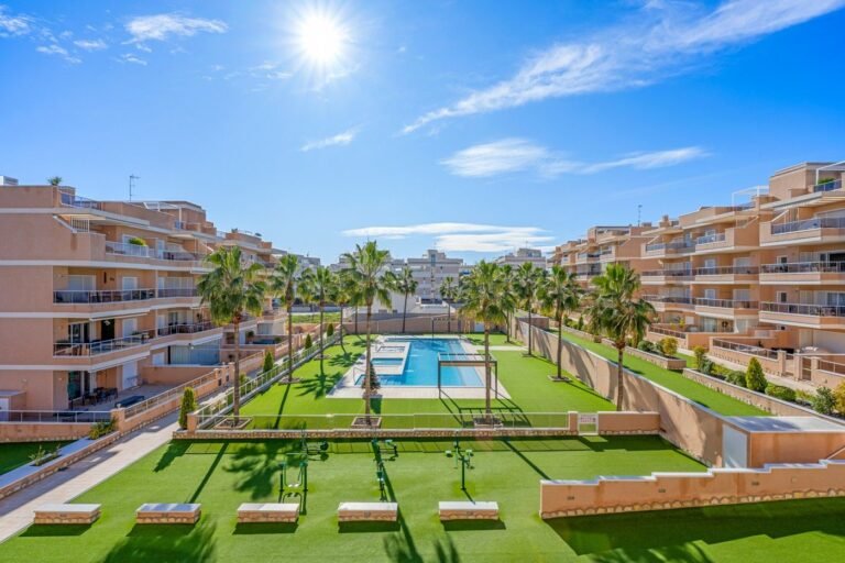 Sunny Apartment Near Golf & the Sea | Villamartin Costa Blanca